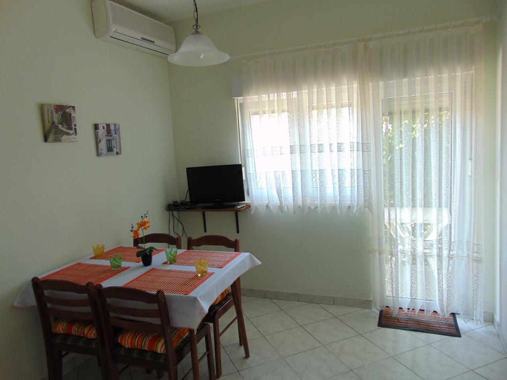 Apartments Borozan Vinisce Phòng bức ảnh